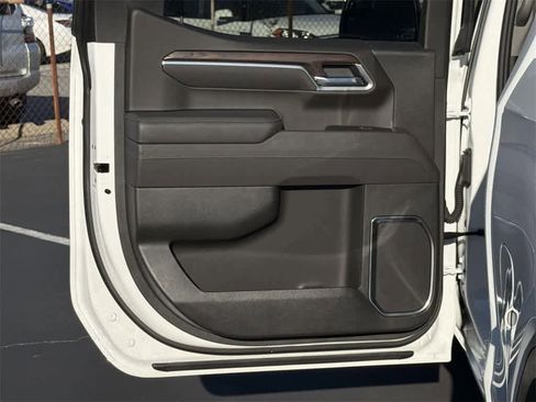 Used 2025 GMC Sierra 1500 SLT image 28