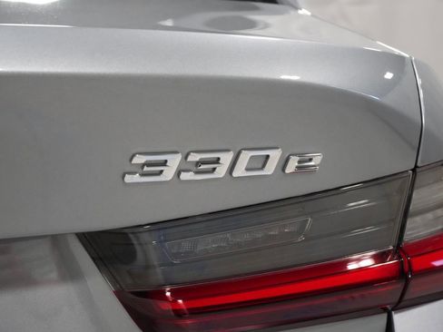 Used 2023 BMW 330e xDrive w/ Premium Package image 19