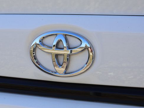 Used 2024 Toyota Corolla SE image 14