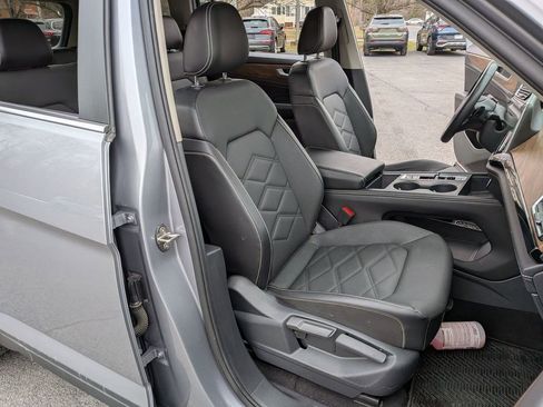 Used 2024 Volkswagen Atlas SE AWD/4WD image 23