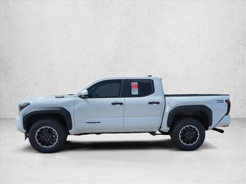 Used 2025 Toyota Tacoma TRD Off-Road AWD/4WD image 5