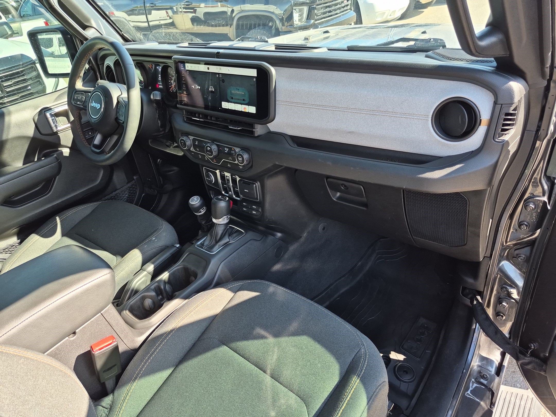 Used 2024 Jeep Gladiator Sport AWD/4WD image 31