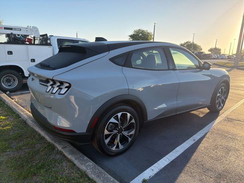 Used 2025 Ford Mustang Mach-E Select image 5