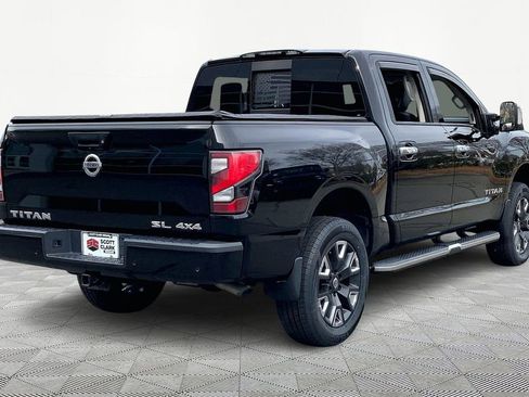 Used 2021 Nissan Titan SL w/ Moonroof Package image 5
