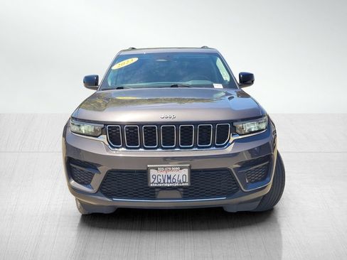 Used 2023 Jeep Grand Cherokee Laredo w/ Luxury Tech Group I AWD/4WD image 2