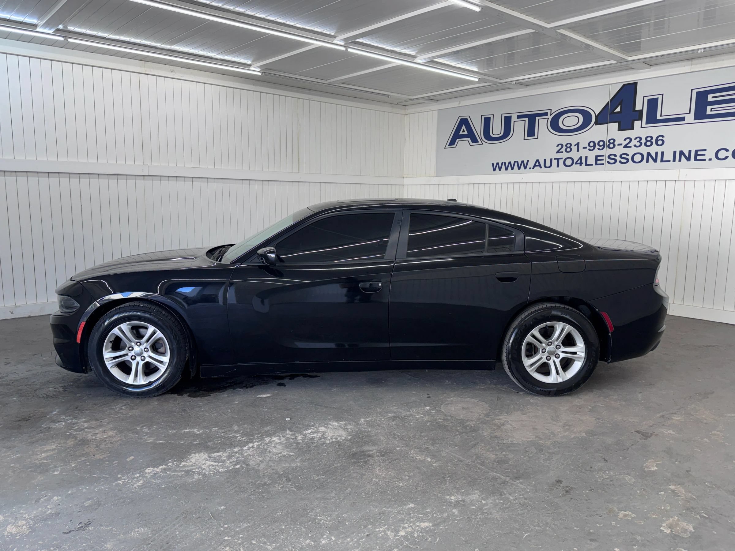 Used 2019 Dodge Charger SXT w/ Leather Interior Group RWD image 8