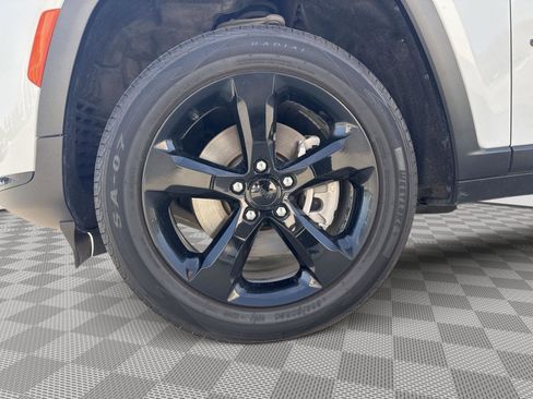Used 2023 Jeep Grand Cherokee L Laredo AWD/4WD image 23