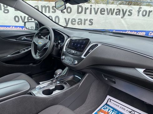 Used 2023 Chevrolet Malibu LT FWD image 16