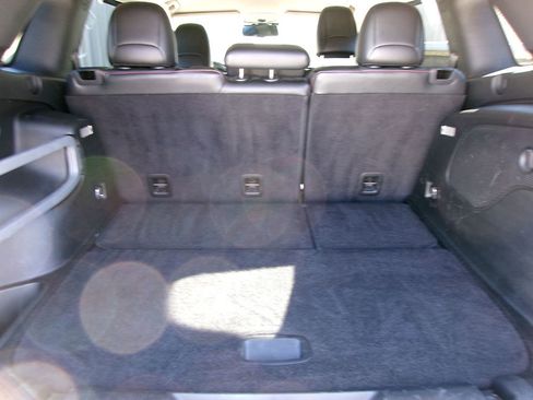 Used 2015 Jeep Cherokee Trailhawk w/ Comfort/Convenience Group image 11