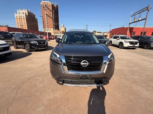 Used 2025 Nissan Pathfinder Platinum w/ Cargo Package FWD image 11