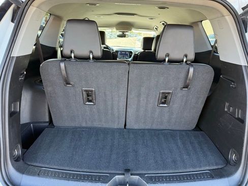 Used 2023 GMC Acadia SLT image 18