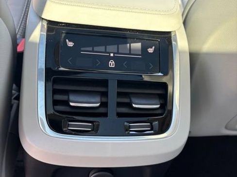 Used 2024 Volvo XC90 T8 Ultimate w/ Lounge Package AWD/4WD image 27