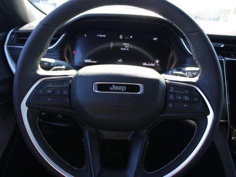 Used 2025 Jeep Grand Cherokee Laredo w/ Luxury Tech Group I image 13