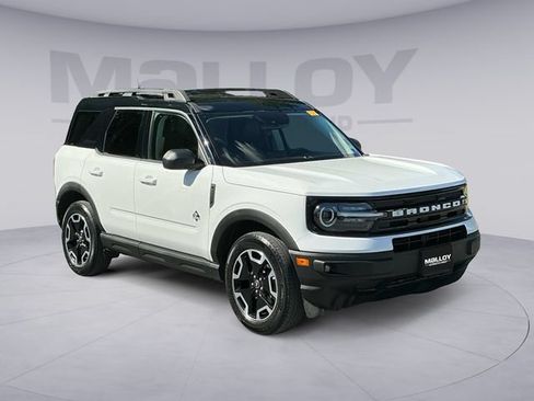 Used 2023 Ford Bronco Sport Outer Banks w/ Tech Package AWD/4WD image 2