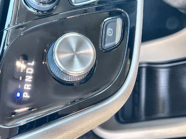 Used 2020 Chrysler Voyager LX FWD image 16