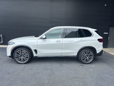 Used 2025 BMW X5 xDrive40i w/ Executive Package AWD/4WD image 2