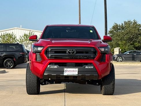Used 2025 Toyota Tacoma SR5 AWD/4WD image 2
