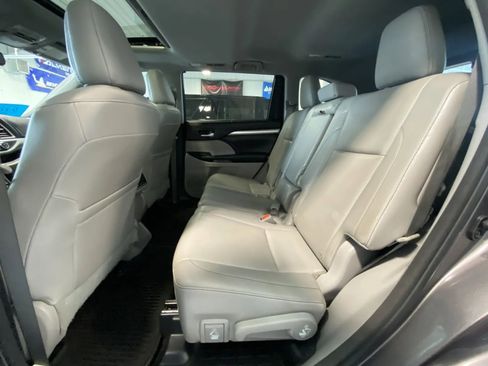Used 2014 Toyota Highlander XLE image 14