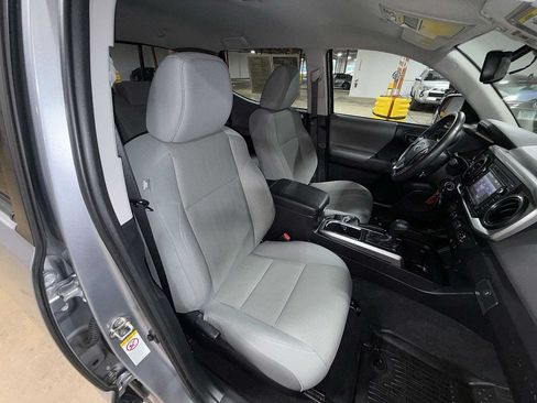 Used 2019 Toyota Tacoma SR5 AWD/4WD image 16