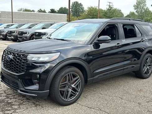 New 2026 Ford Explorer ST-Line w/ ST-Line Street Pack AWD/4WD image 3