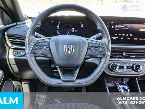 Used 2025 Buick Envista Preferred image 28