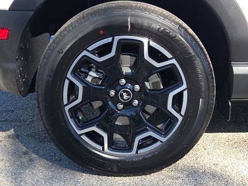 New 2025 Ford Bronco Sport Outer Banks w/ Outer Banks Tech Package+ AWD/4WD image 9