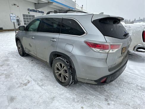 Used 2015 Toyota Highlander XLE image 3