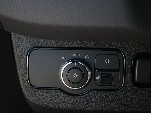 Used 2025 Mercedes-Benz Sprinter 2500 image 9