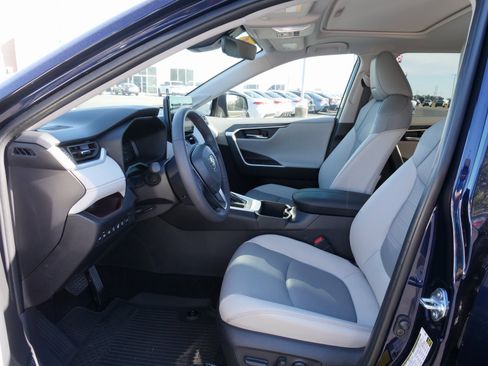 Used 2025 Toyota RAV4 Limited image 15