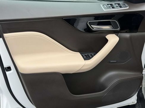Used 2017 Jaguar F-PACE Prestige AWD/4WD image 12