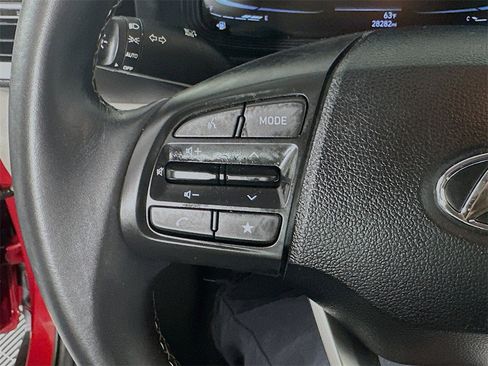 Used 2024 Hyundai Venue SEL image 24