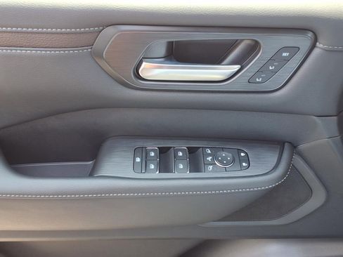 New 2025 Nissan Armada SL w/ Captain's Chari Seat Package image 13