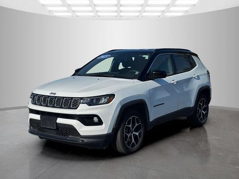 Certified 2025 Jeep Compass Limited AWD/4WD image 3