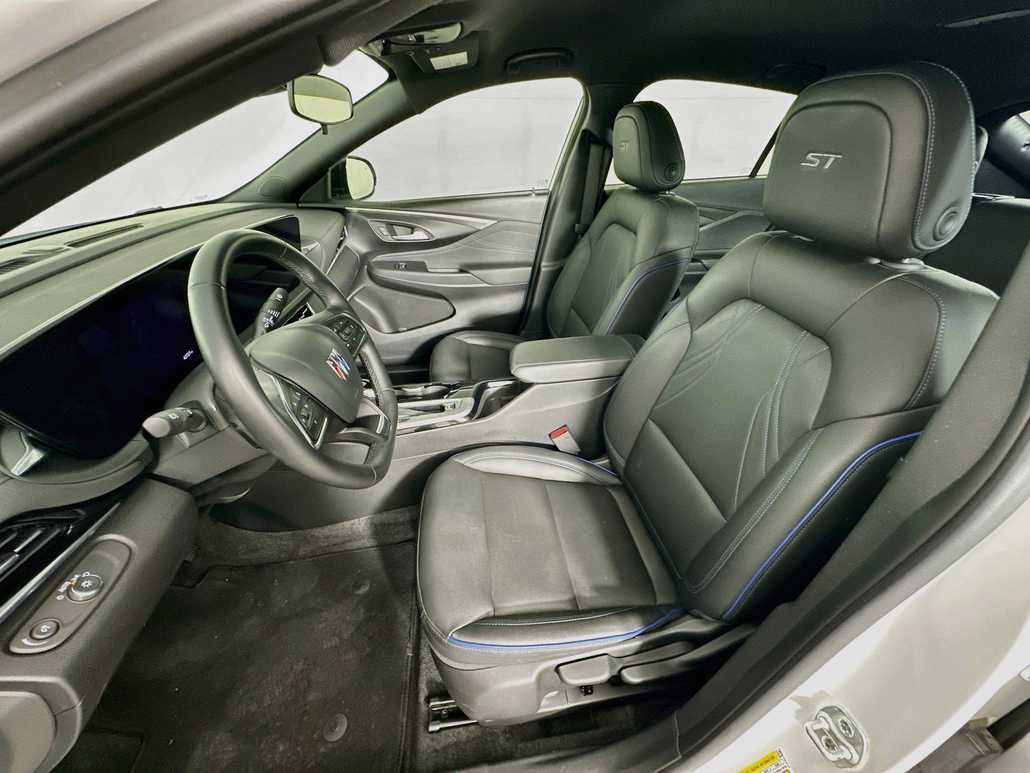 Used 2024 Buick Envista Sport Touring w/ Convenience II Package FWD image 13
