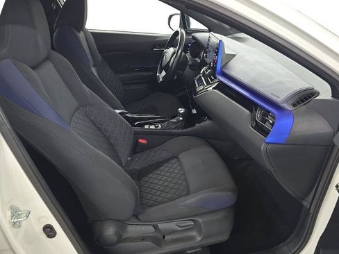 Used 2021 Toyota C-HR XLE FWD image 2