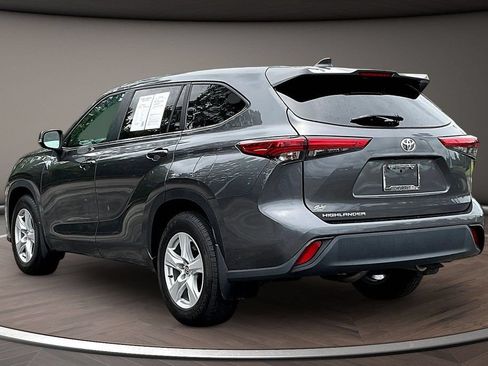 Used 2023 Toyota Highlander L FWD image 5