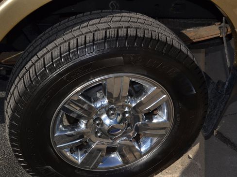 Used 2011 Ford F150 Lariat w/ Lariat Chrome Pkg image 51