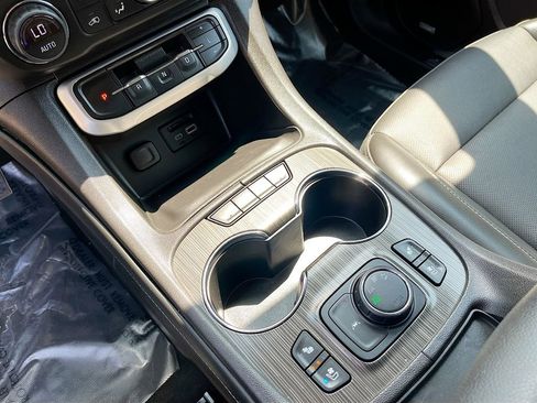 Used 2022 GMC Acadia SLT w/ Preferred Package image 17