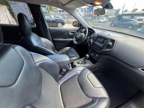 Used 2019 Jeep Cherokee Latitude Plus image 24