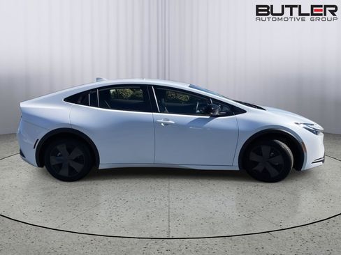 Certified 2025 Toyota Prius LE image 6