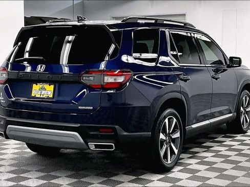 Used 2025 Honda Pilot Touring image 13