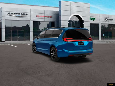 New 2026 Chrysler Pacifica Limited image 4