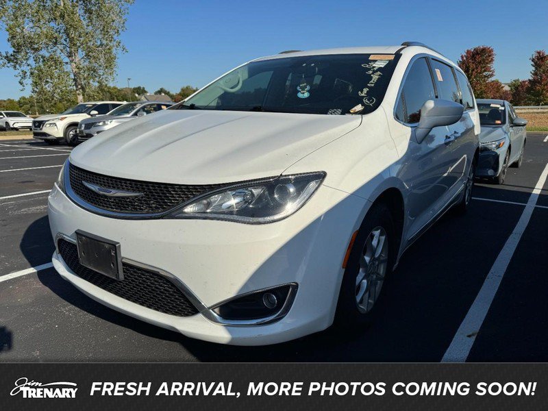 Used 2020 Chrysler Pacifica Touring-L FWD image 1
