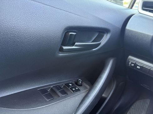 Used 2025 Toyota Corolla LE image 18