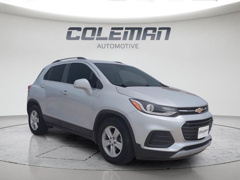 Used 2019 Chevrolet Trax LT w/ LT Convenience Package FWD image 11