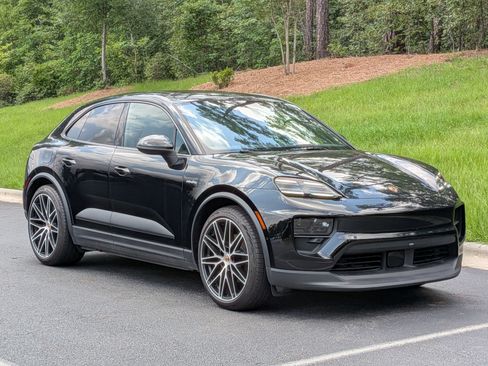Used 2025 Porsche Macan 4 Electric AWD/4WD image 27