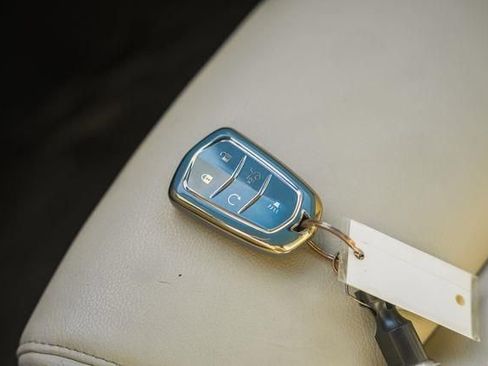 Used 2017 Cadillac XT5 FWD image 38