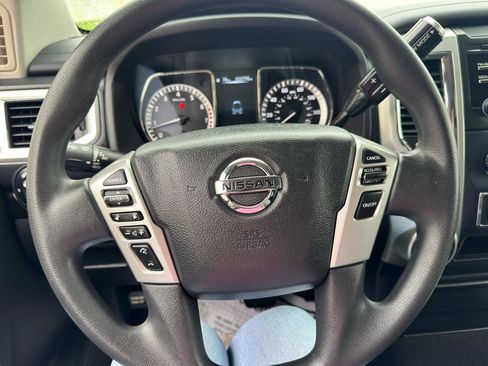 Used 2017 Nissan Titan SV image 17