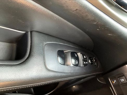 Used 2020 Nissan Pathfinder SV FWD image 33