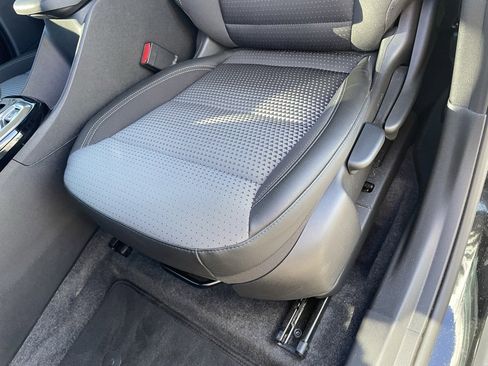 Used 2025 Chevrolet Trax LT w/ Driver Confidence Package image 24